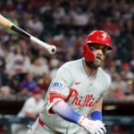 Phillies edge Diamondbacks, remain tied atop NL wild-card race